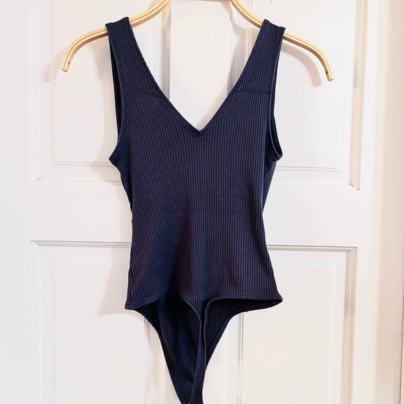 ✨ARITZIA✨Babaton Lido Thong Bodysuit - Picture 3 of 6